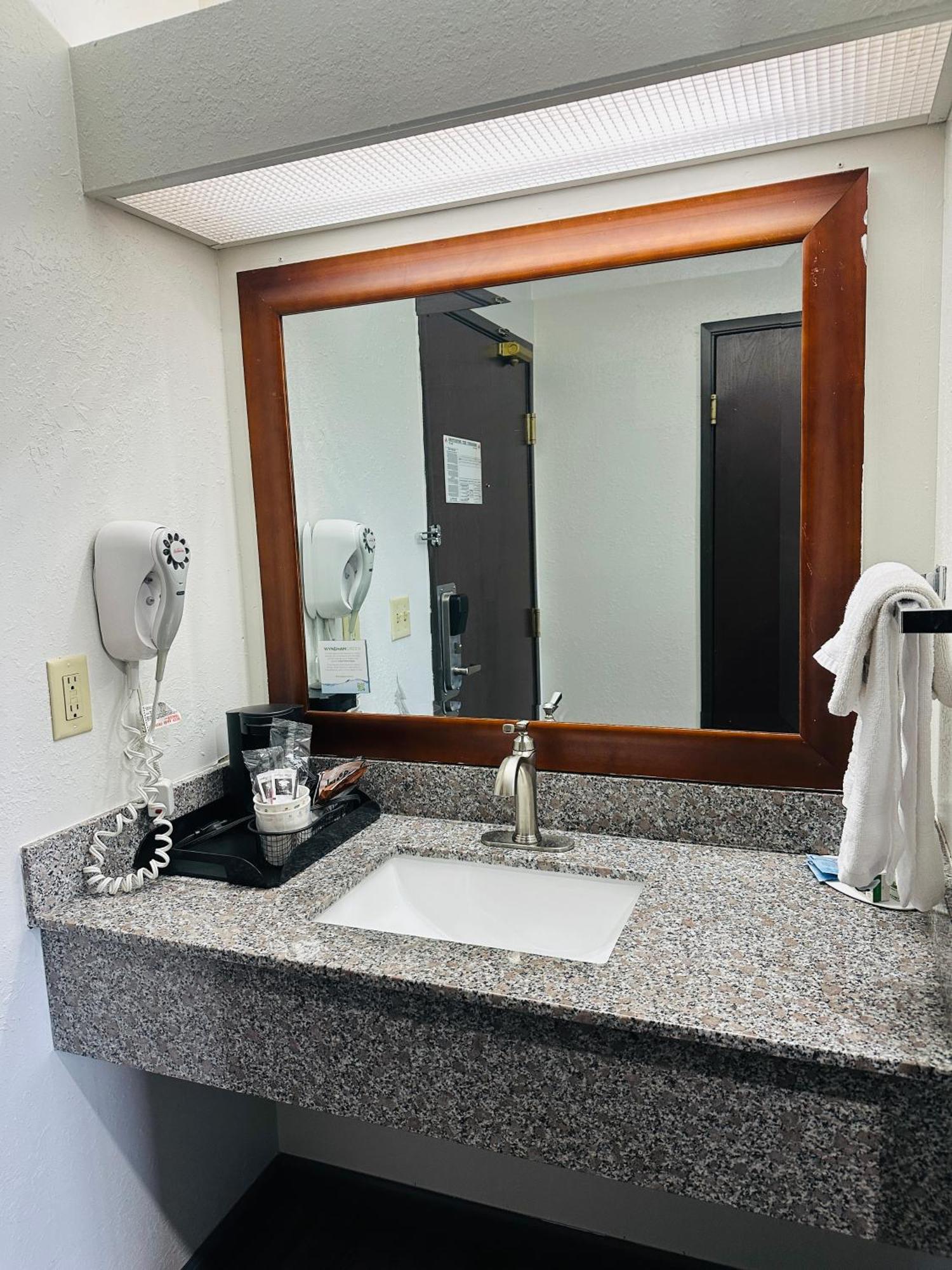 Baymont By Wyndham Piqua Hotel Exterior foto