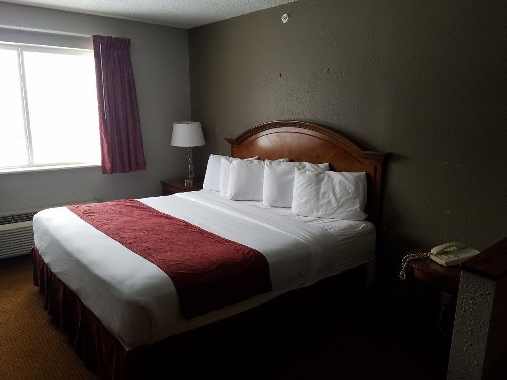 Baymont By Wyndham Piqua Hotel Exterior foto